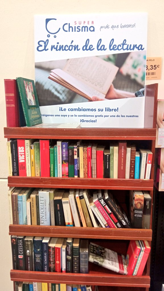 Visto en el Super Chisma, un supermercado de Ronda, Málaga. Me ha sorprendido gratamente la iniciativa.  #libros #leer #lectura