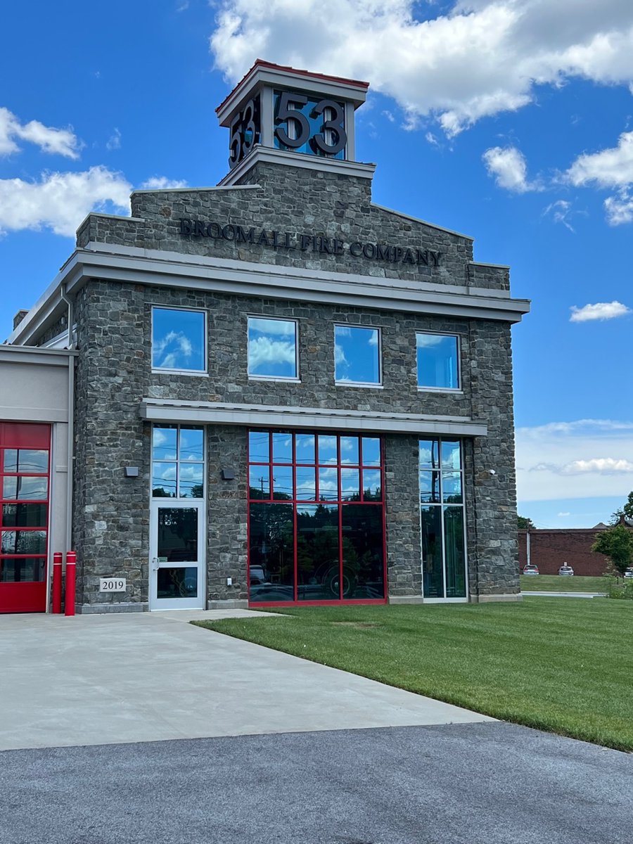 QuarryCutStone's tweet photo. QuarryCut Stone - Dark Forrest - Squares &amp; Strips. #QuarryCut #QuarryCutStone #QuarryCutVeneer #StoneVeneer #VeneerStone #RealStone #ThinStone #ThinStoneVeneer #BuildingStone #CustomHomes #AmericanStone #AmericanQuarries #AmericanOwned #Masonry #StoneMasonry https://t.co/jQMBz8NVmk