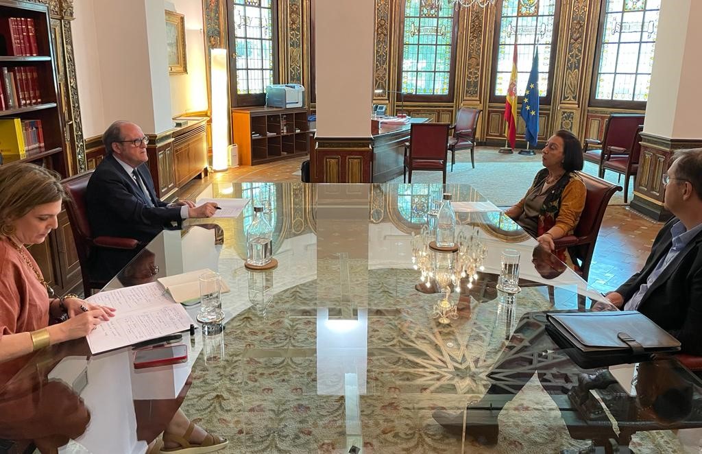 Ángel Gabilondo se ha reunido este lunes con la presidenta y el vicepresidente de la Conferencia Estatal de Defensores Universitarios <a href="/cedu_ES/">CEDU (Defensorías Universitarias)</a>, Milagros Alario y Lluis Caballol. Han explorado futuras vías de colaboración