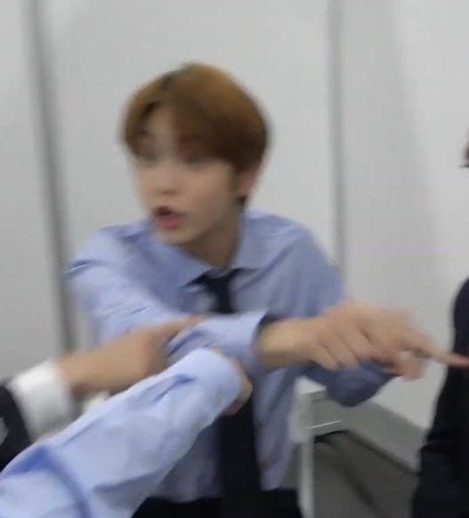 mood_moodam's tweet photo. @b_thv20 @BTS_twt نکننننننن https://t.co/lbCPtwsEqV