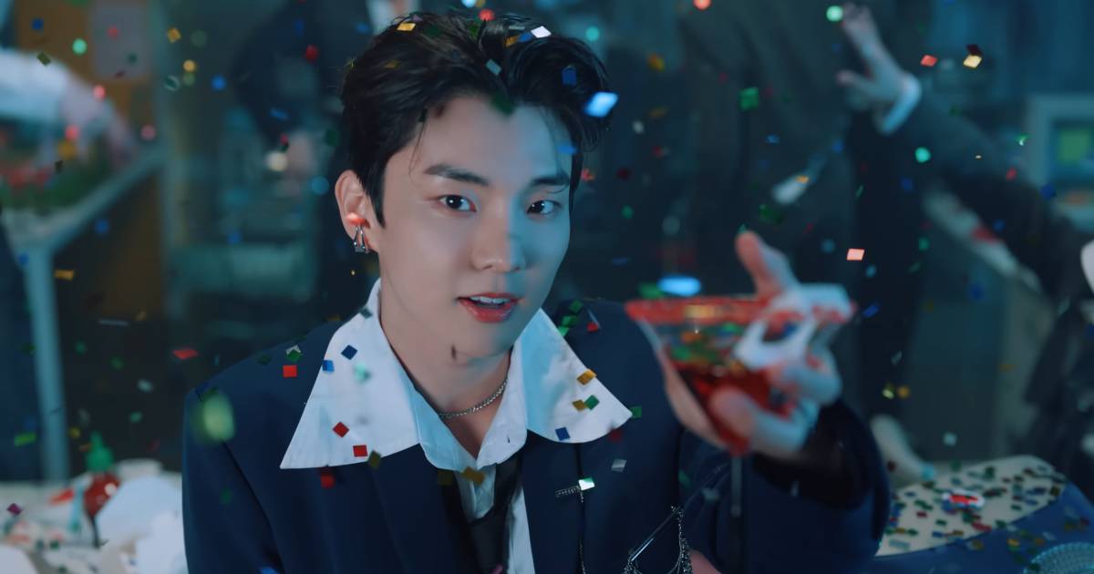 ktigerradio's tweet photo. #THEBOYZ hanno presentato il primo #teaser video musicale per il loro singolo della UNIVERSE "#Sweet", in uscita il 17 giugno.
Nella clip, i membri sono vestiti come impiegati che celebrano il loro successo con un cocktail in mano.

https://t.co/3FdH6NjFJI

#ktiger #THEBOYZ_Sweet https://t.co/rn9jfYGdl7
