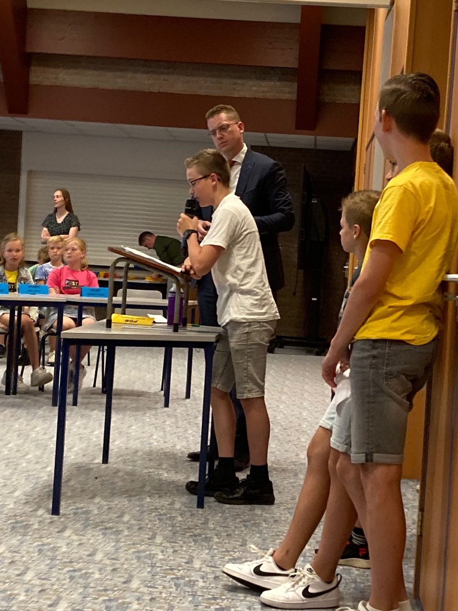 Vanmiddag met <a href="/CdaAltena/">CDA Altena</a> en de kinderen van de #groenewegenschool #werkendam in debat geweest over chromebooks, sporten,  voetbaltafels en heel veel andere onderwerpen. Nu de stemming en morgen de uitslag..#spannend <a href="/gemeentealtena/">Gemeente Altena</a>