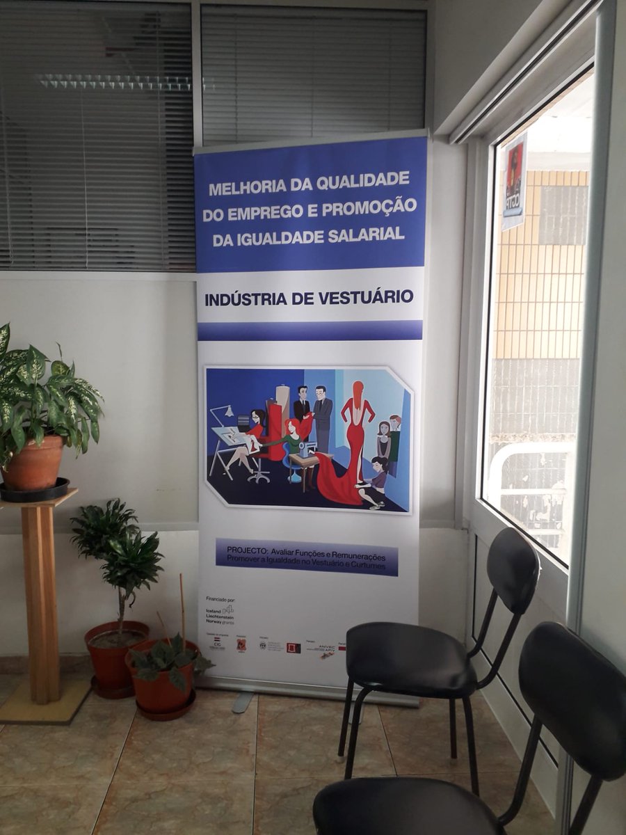 fesete's tweet photo. Divulgação do Roll-Up do Vestuário nas instalações da Casa Sindical do Sindicato dos Trabalhadores do Sector Têxtil do Distrito de Aveiro, em S. João da Madeira https://t.co/6EQC9gmAAl
