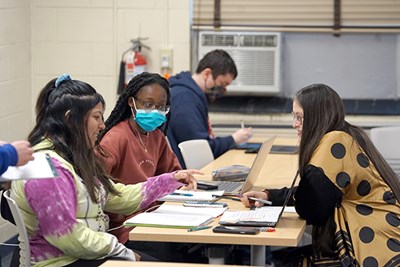 Asst. Teaching Prof. Suzanne Young has incorporated diversity, equity, and inclusion (#DEI) in #STEM modules for her courses. Young hopes to better connect students to the STEM fields by showing them how diverse those disciplines truly are. 
uml.edu/News/stories/2…