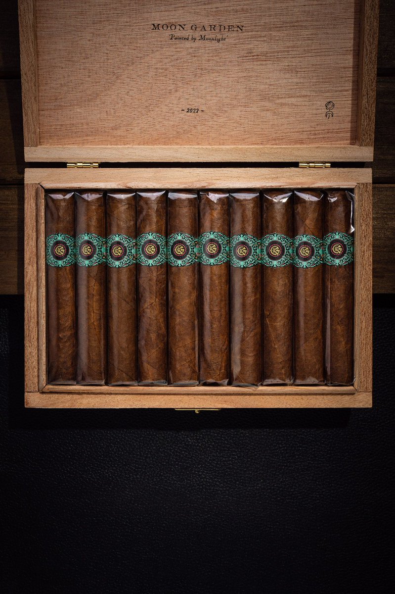 kylegellis's tweet photo. FREE SHIPPING on all 10 packs and boxes at Drop! Come on over https://t.co/kMdI4Zi40D #cigars #cigar https://t.co/q1j99SAtuP
