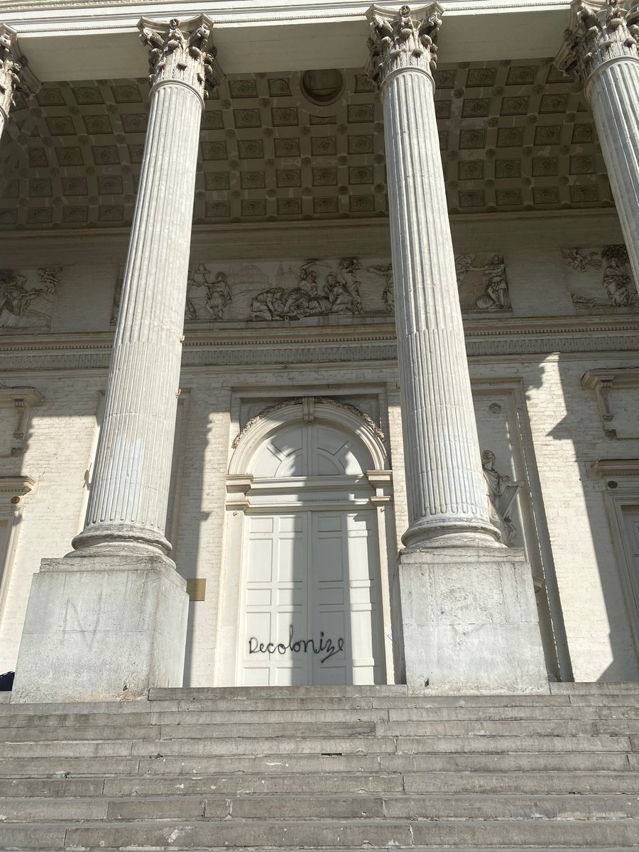 NicolasAcostaG's tweet photo. A picture from Brussels’ royal palace. #Decolonize https://t.co/zGzjNavMTx
