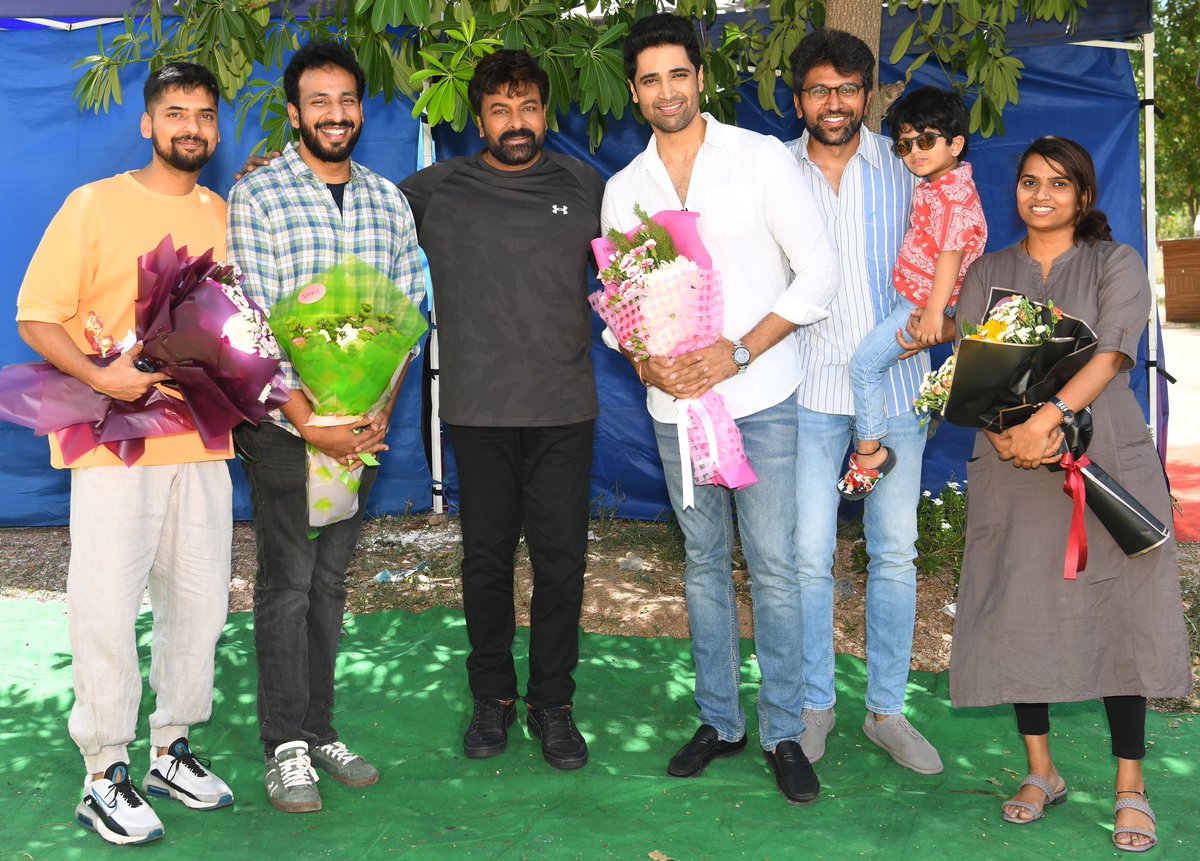 Megastar #Chiranjeevi garu always been at the forefront appreciating the Good Movies 👌❤
#MegastarChiranjeevi garu with #MajorTheMovie Team 💐💐
@KChiruTweets @AdiviSesh @urstrulyMahesh @SashiTikka #Major

#GodOfMassesChiranjeevi