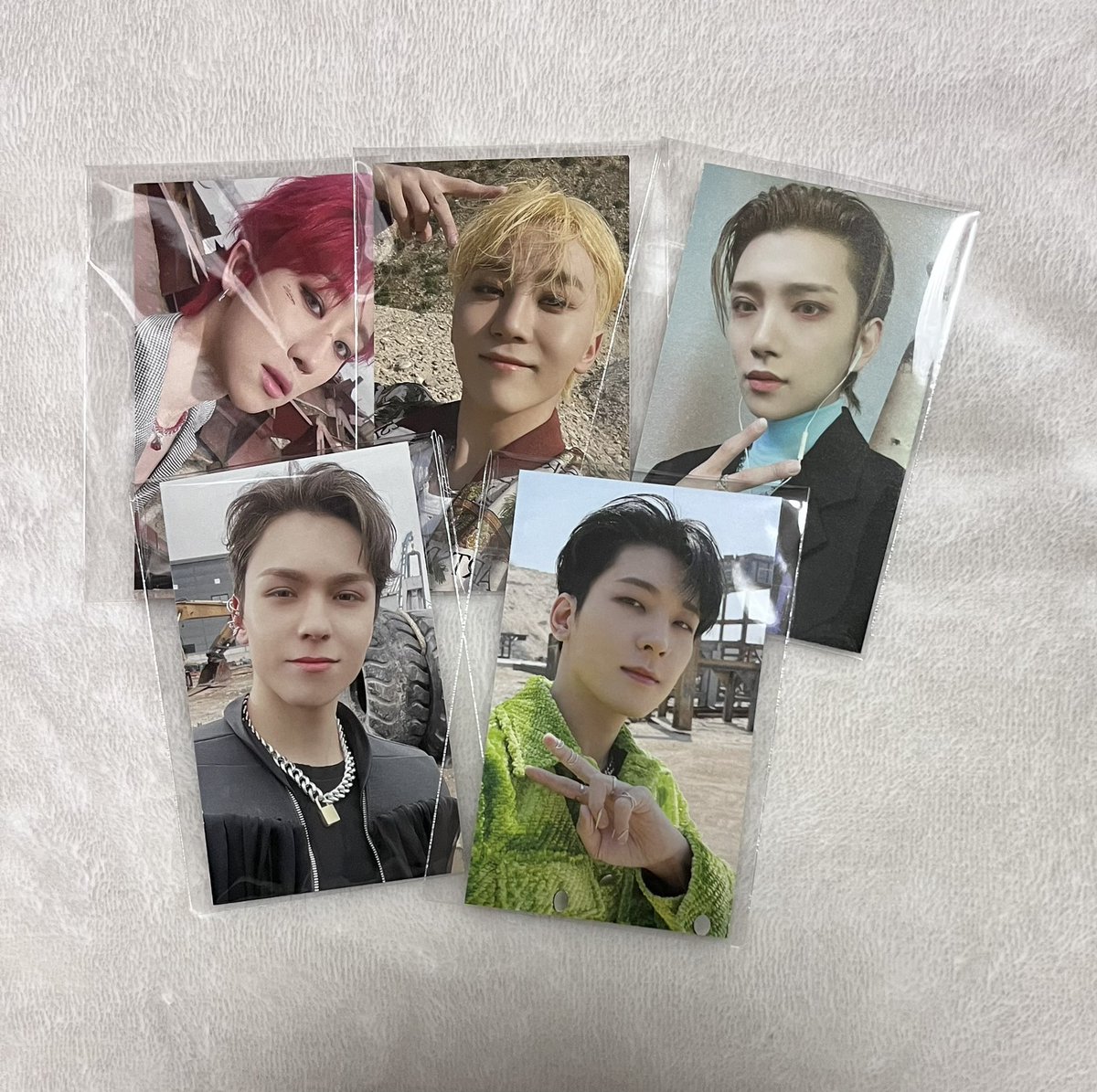 R19175982's tweet photo. SEVENTEEN FACETHESUN
Universal music store ユニバ
特典 トレカ 交換 CARAT盤

譲 ミンハオ 、スングァン、ジョシュア 、バーノン 、ウォヌ

求 同種 ジュン

郵送希望
お気軽にお声掛け下さい🙇‍♂️ https://t.co/cxwd9vkXtt