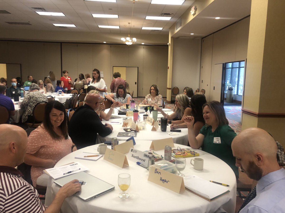 ShantelFarnan's tweet photo. Connecting before we kick off #mola37 in Columbia.  This Northwest Region group is going to be amazing!  ⁦@NWRPDC⁩ https://t.co/Tzf8IDn7kF