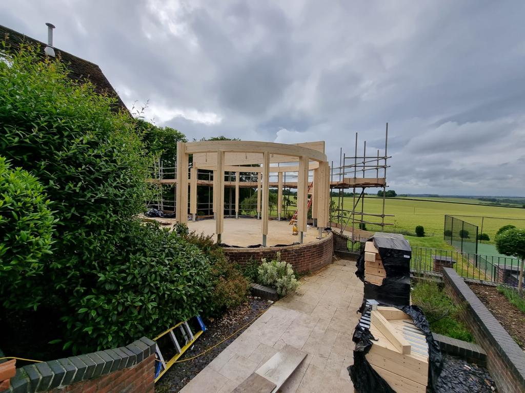 This is a curved spruce frame, with larch externally, for a house extension. 

@ob_architecture 

#houseextension #glulam #curvedbeams