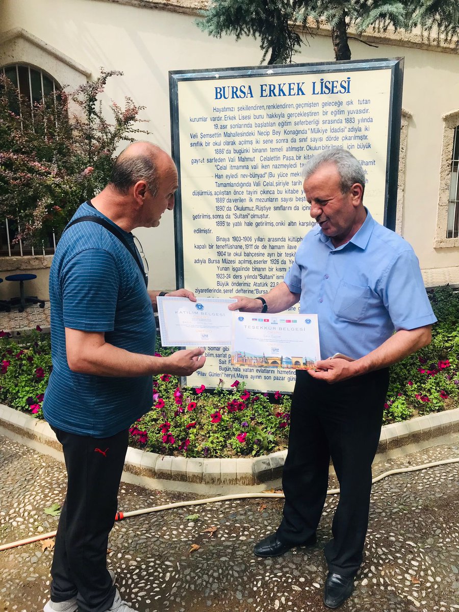 LisesiBursa's tweet photo. Bursa Büyükşehir Belediye Başkanı Sayın Alinur AKTAŞ’a ve Kültür Şube Müdürlüğü Kültür Akademisi Müdürü Sayın Erdinç ERTÜZÜN’e, Bursa Erkek Lisesi Sanat Kültür Müzik etkinlikleri çerçevesinde okulumuza verdikleri desteklerdn ötürü teşekkür ederiz @serkangur_bursa @bursabuyuksehir https://t.co/orDffHgezg