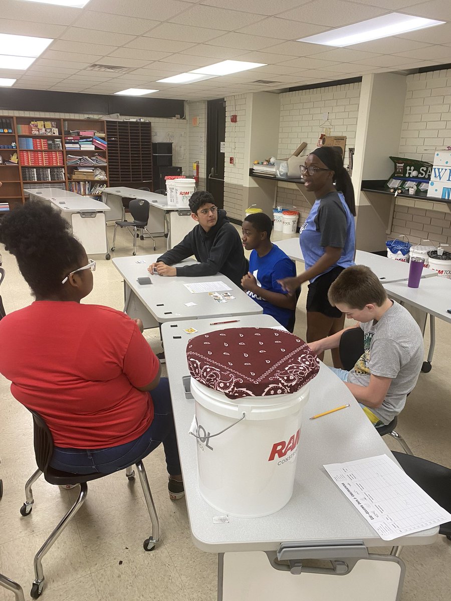 EtowahSGA's tweet photo. Today at @EtowahHS #CCSDTHRIVE, we observed our eco-columns and we play a symbiosis version of “Go-Fish.” https://t.co/222jrzyssb