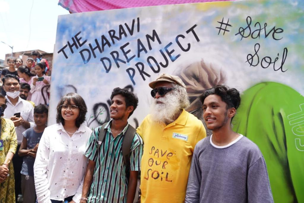 cpsavesoil's tweet photo. In an expression of gratitude for all he has done to #SaveSoil, the children of Dharavi delight @SadhguruJV in a series of performances they learned as part of the Dharavi Dream Project, which aims to empower the youth through song and dance.
#SaveSoilMaharashtra https://t.co/wsvW3em1GA