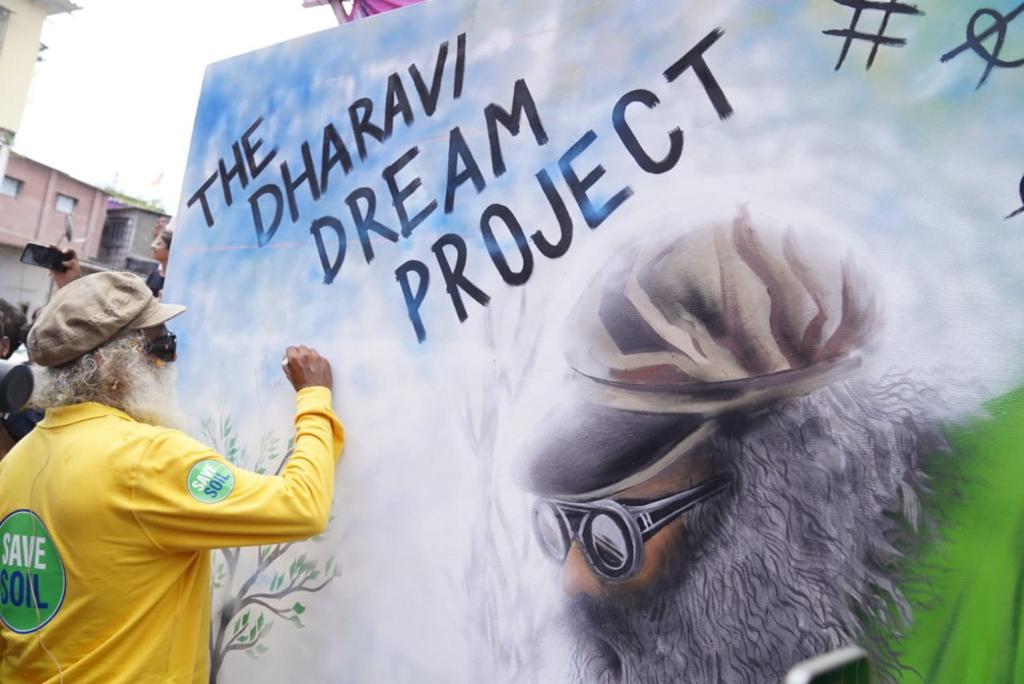 In an expression of gratitude for all he has done to #SaveSoil, the children of Dharavi delight <a href="/SadhguruJV/">Sadhguru</a> in a series of performances they learned as part of the Dharavi Dream Project, which aims to empower the youth through song and dance.
#SaveSoilMaharashtra