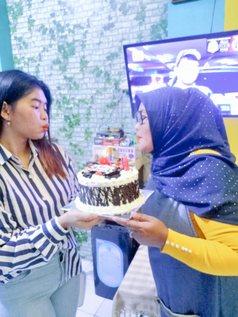 Trisndwt's tweet photo. Barakallah fii umrik utk ku 🎂
11.06.22 🎊🎊 terimakasih myhubby dan anak2ku🥰🥰 https://t.co/ljsQ7OXJvd
