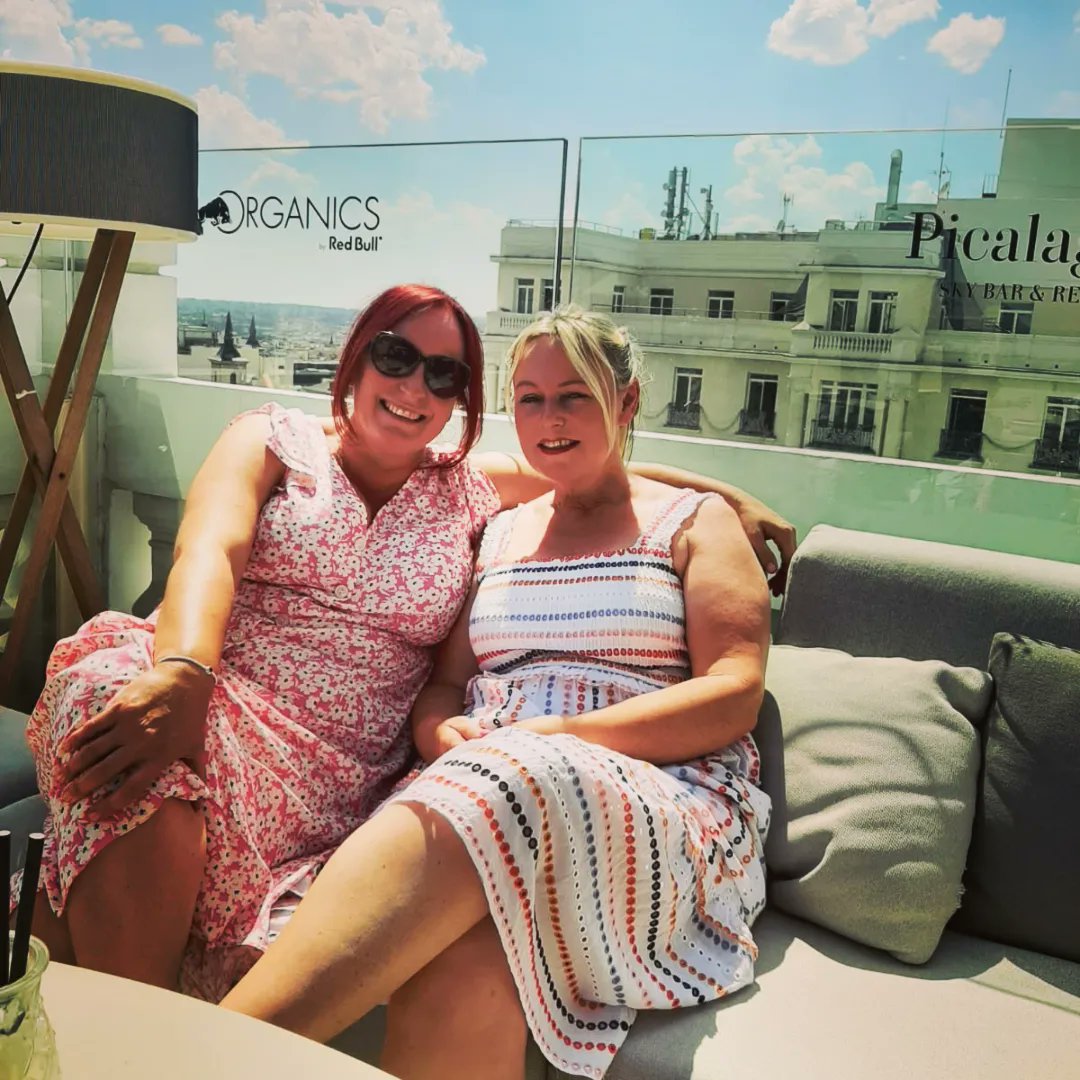 StephanoRobert3's tweet photo. @picalagartosmad rooftop bar 🍸 ☀️🇪🇸 https://t.co/G1U5EvjTDC