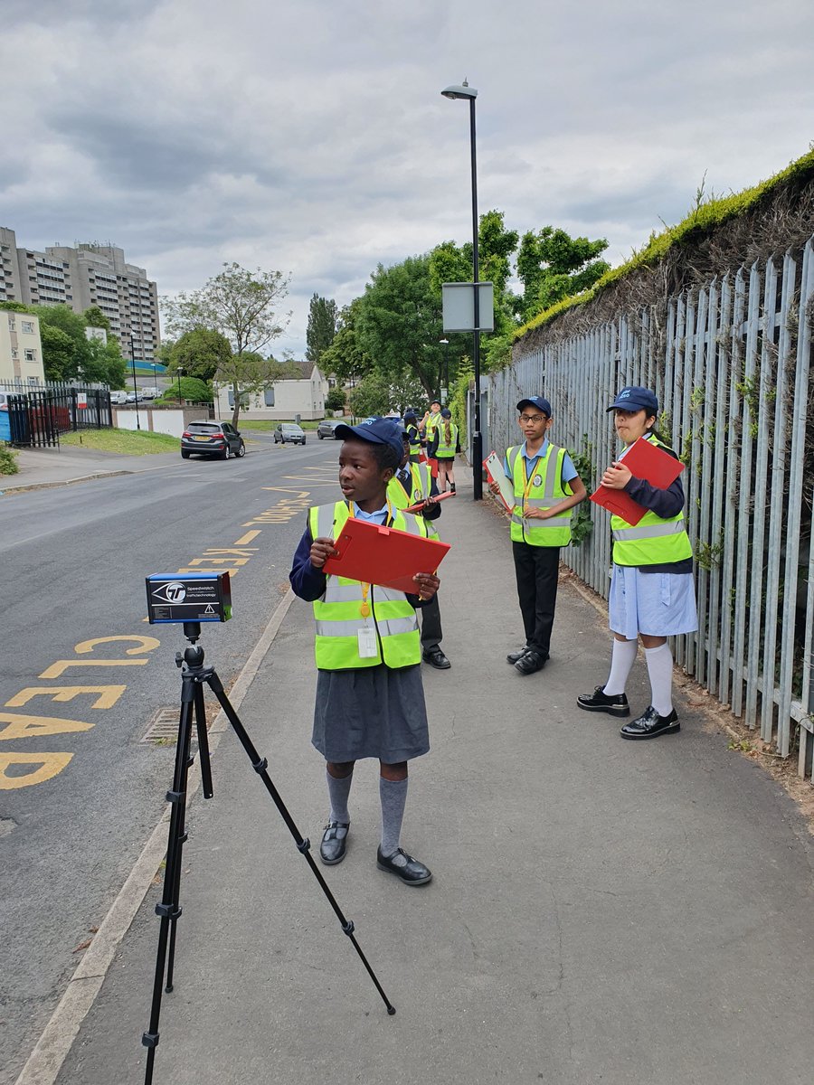 LongfordWMP's tweet photo. Community speedwatch with St Gregory's junior pcso's.
Raising awareness #speedkillls #slowdown #Roadsafety #communityspeedwatch #ArriveAlive https://t.co/dyjRISaQsk