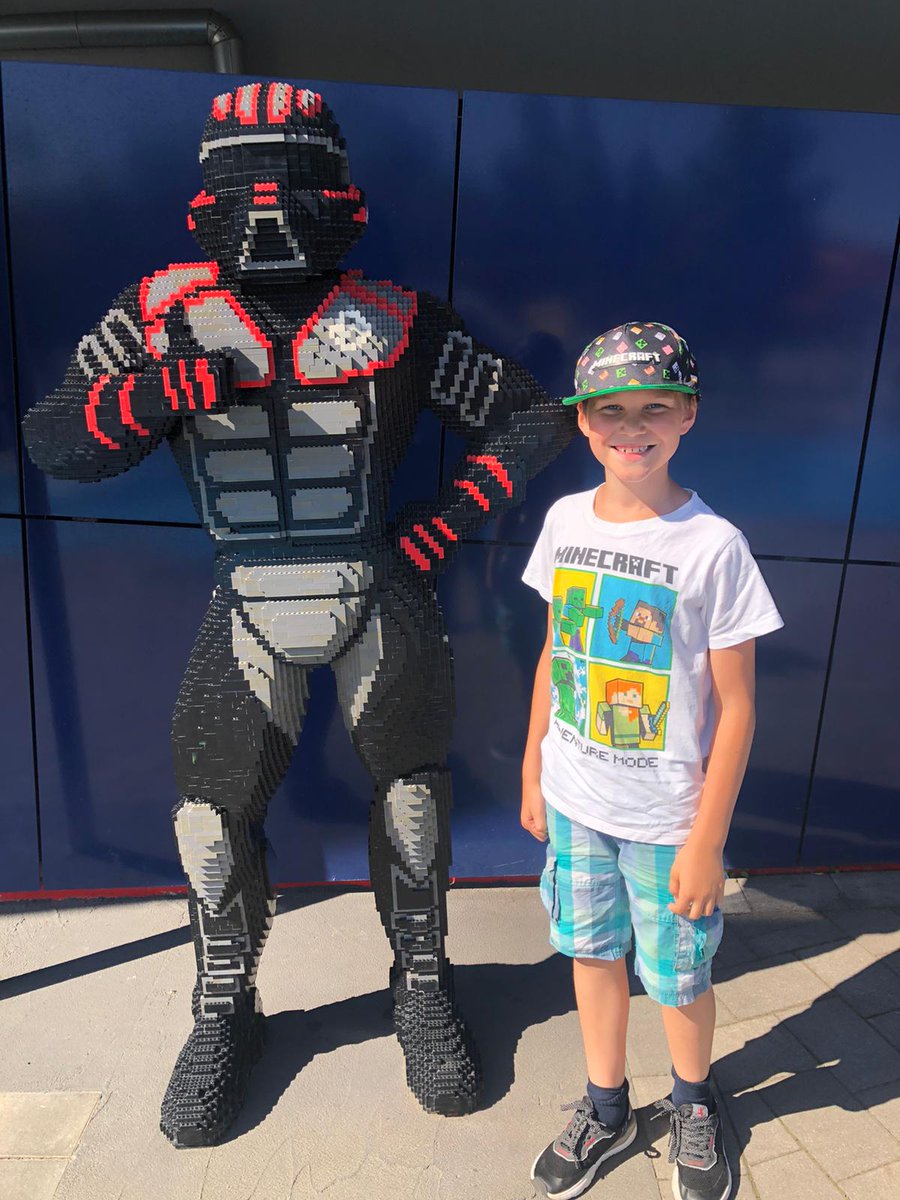 just_play_helm's tweet photo. I traveled to @LEGOLAND_de with my nephew this weekend.

We were searching for some golden nuggets,so i can afford that damn Underground SEA anytime soon!😅 https://t.co/DigY6Fm1xJ