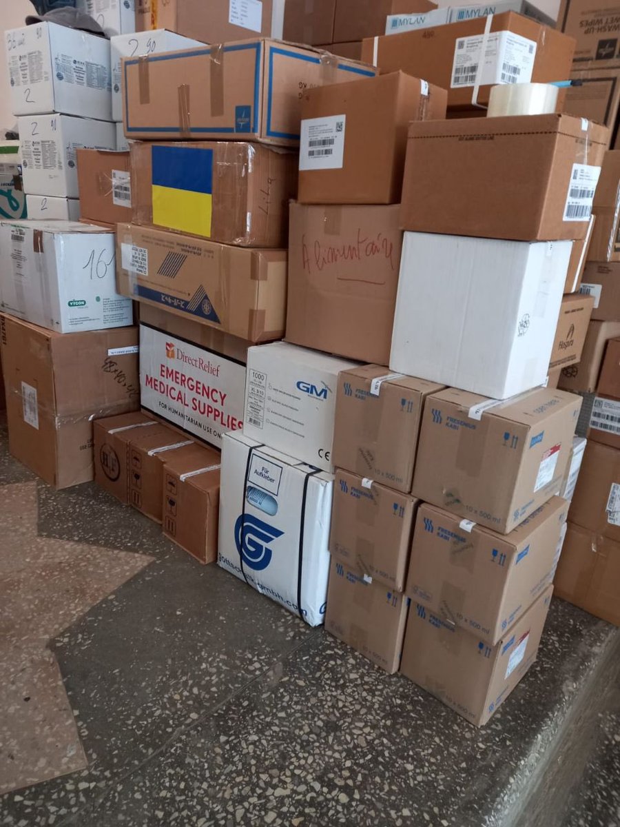 helpukrainero's tweet photo. The medical supplies, after having been centrally collected at the Chernivtsi point, were received in Kyiv. Both Pirogov Mobile Hospital and Khmelnytsky Regional Hospital have received them ❤️
#helpuaro #helpukrainromania #Ukraine #StrongerTogether #Kyiv https://t.co/TwW0h781G6