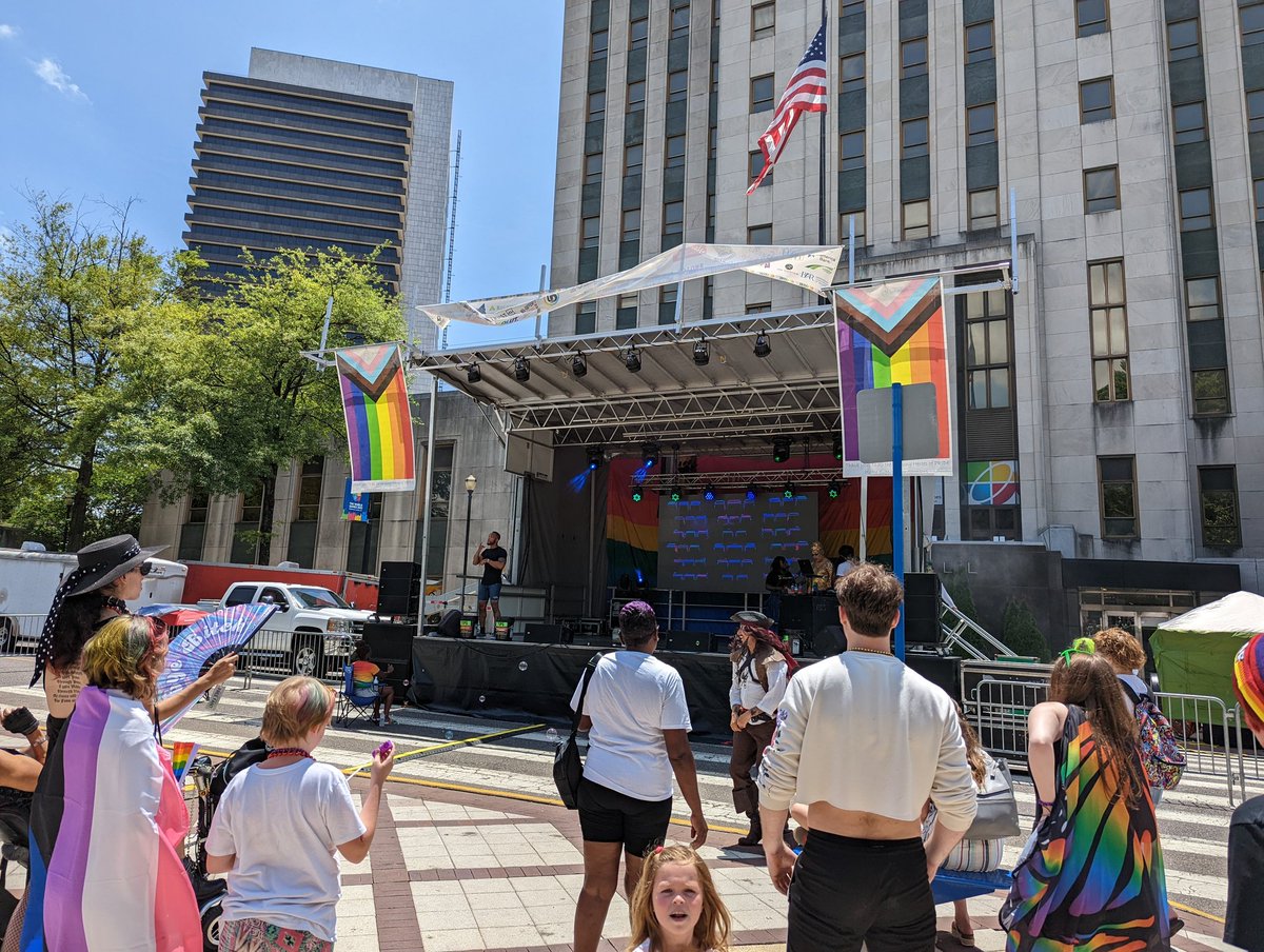 MichaelFlynnH's tweet photo. We had a great time at PRIDEFEST yesterday. Lenora loved all the singing and dancing. #Ally 🏳️‍🌈🏳️‍🌈🏳️‍🌈 https://t.co/yqzvEGLEbQ