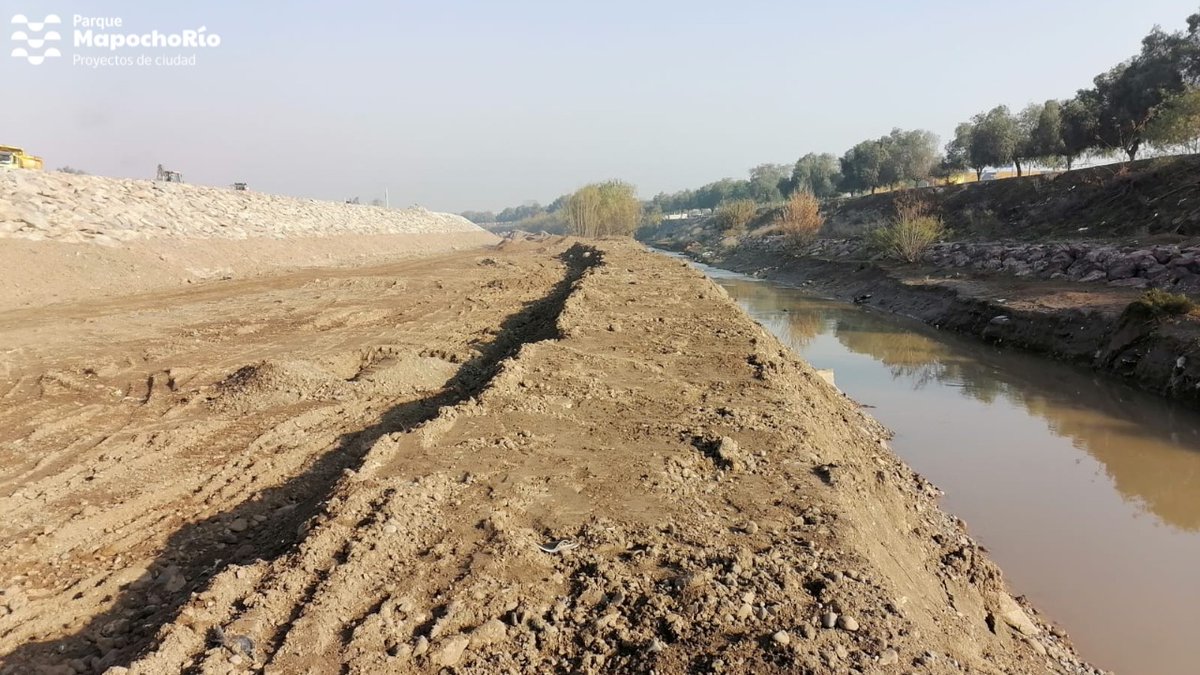 MapochoRio's tweet photo. #MapochoRio recorre casi 9 kilómetros a lo largo de la ribera sur del principal curso de agua de Santiago. La buena noticia es que el proyecto considera dos bajadas al río en #CerroNavia, permitiendo a sus visitantes volver a conectarse con el río y su entorno. https://t.co/RixO1vyzT4