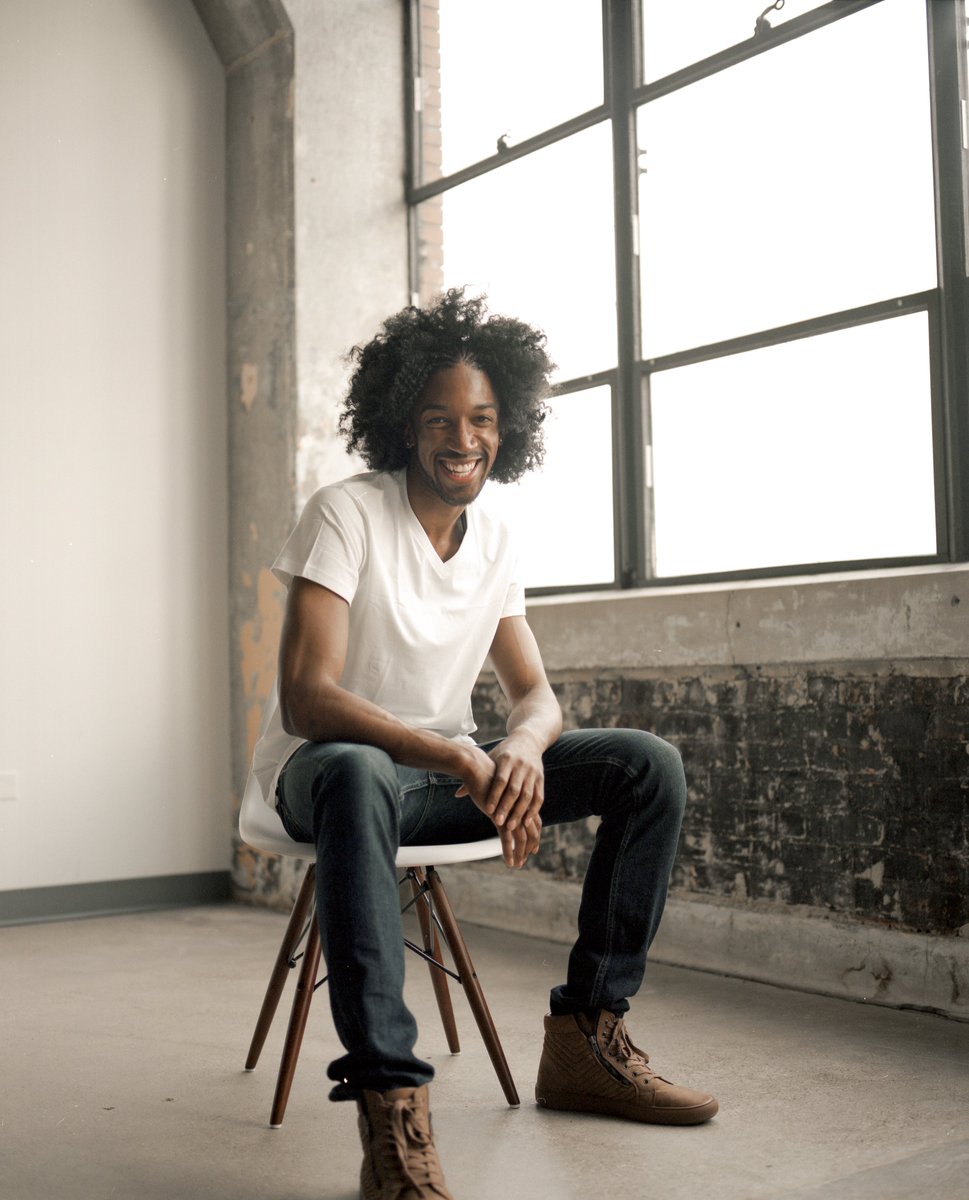 JDeanWilliams's tweet photo. This is my best friend, Finesse. 

I genuinely believe he’s the next big thing. Incredibly talented, forward thinking, and so passionate about his work. He's too humble to brag about himself, so I'm choosing to.

PLEASE RT! And follow him on IG - finesse_devonne https://t.co/ORrxSa3Iov