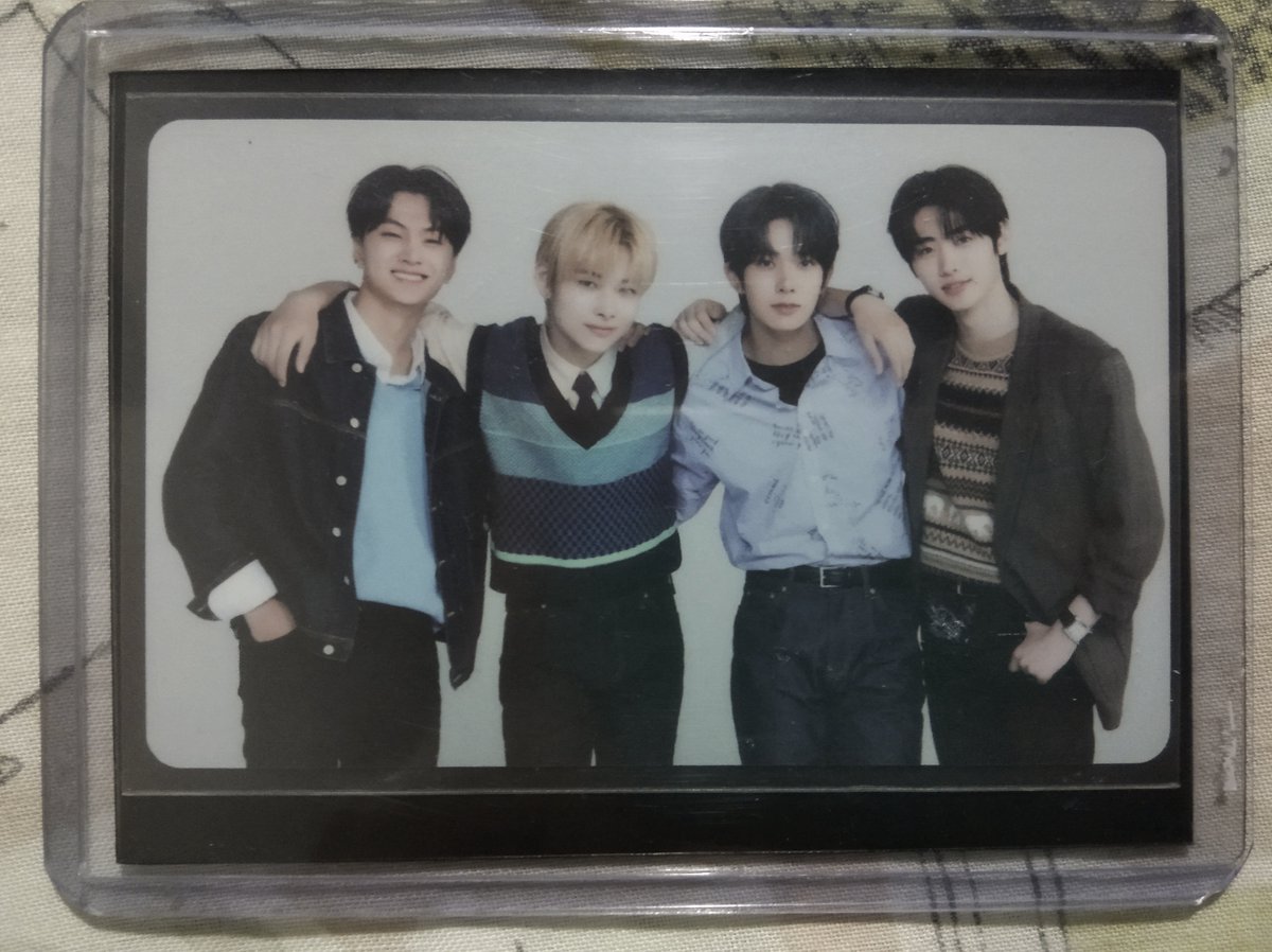 jayhoonsgf's tweet photo. [toJays mail 📬]
hii po @jakeprio_ sorry for the late feedback po huhu my prio group tc is finally home ganda talaga ng ngiti ni jay here huhu tysm for being kind and accomodating seller, till our next transaction po 
（★＞U＜★）
#boughtfromjas https://t.co/QDdAFTnpKC