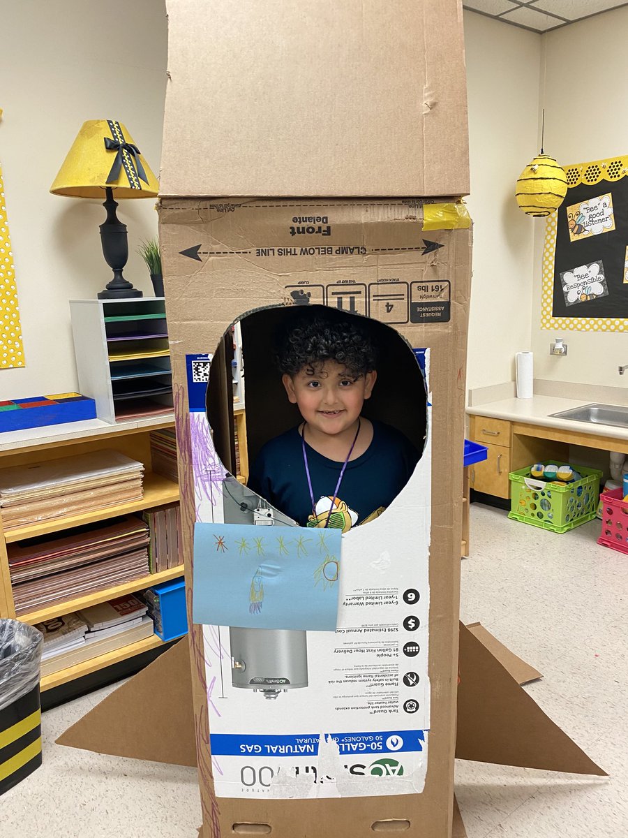 JulieBounds88's tweet photo. My busy bees are future astronauts! We had fun working on our rocket ship! ⁦@JonesECPKK_AISD⁩ ⁦@TashaJ808⁩ ⁦@RR_Sweet⁩ ⁦@Magrill_AISD⁩ ⁦@IntotheFuture22⁩ https://t.co/82djArmlMI