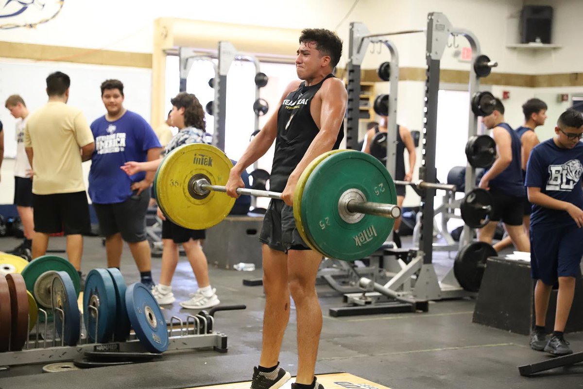 Edinburgcisd's tweet photo. No days off πͺπ
Strength & conditioning is in full swing for our Edinburg North High School football team! #EdinburgCISD #ECISD https://t.co/goEqwBOXAF
