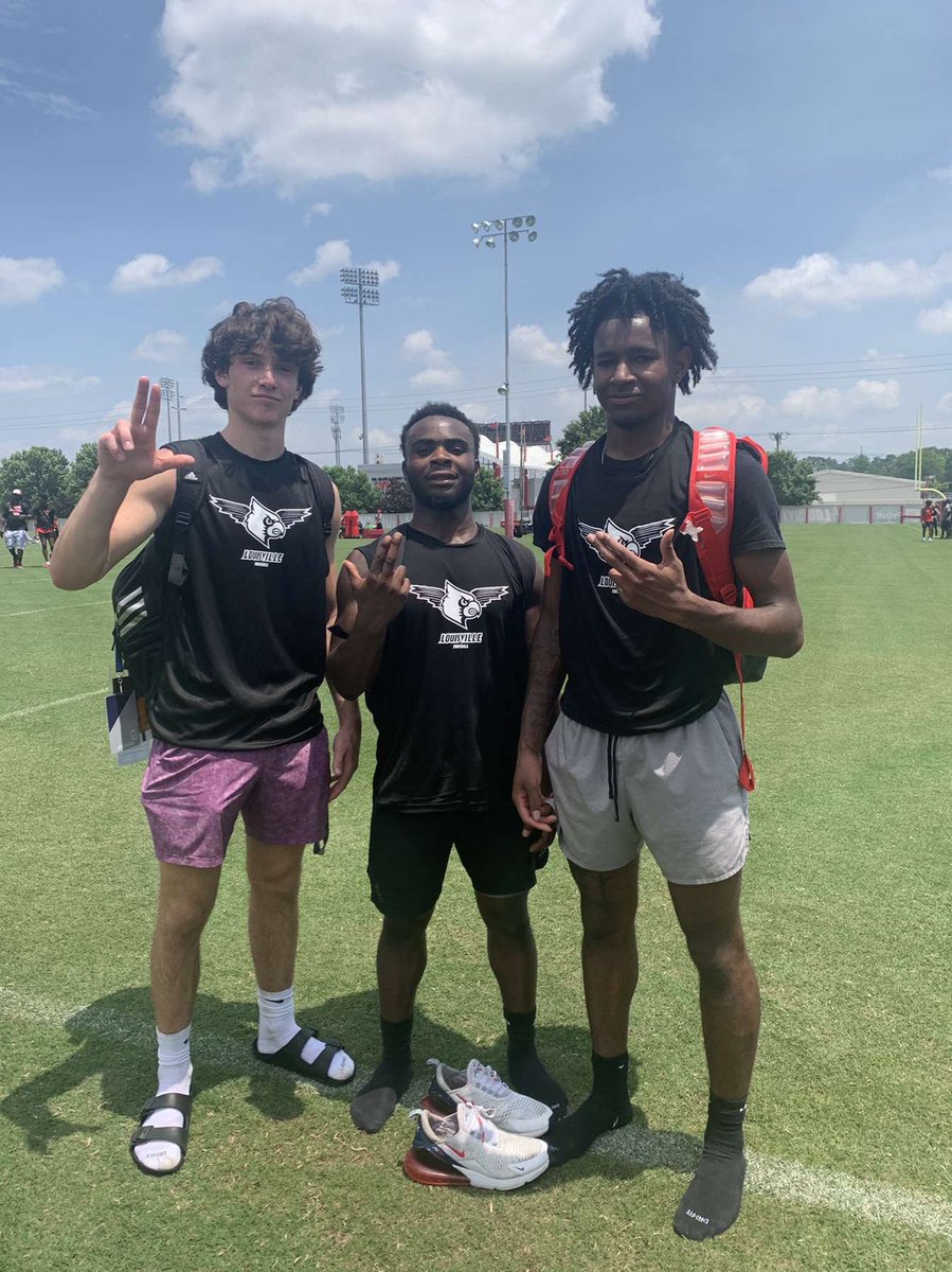 Had a great time competing at Louisville camp and thank you <a href="/DeRailSims/">De'Rail Sims</a> @jakobebiggerst1  <a href="/ColeColony/">Cole Colony</a> <a href="/coachwesj/">Coach Wes Johnson</a> <a href="/PLDunbarFB/">PLD Bulldogs Football</a> <a href="/Z_Tibbs/">Zach Tibbs</a>