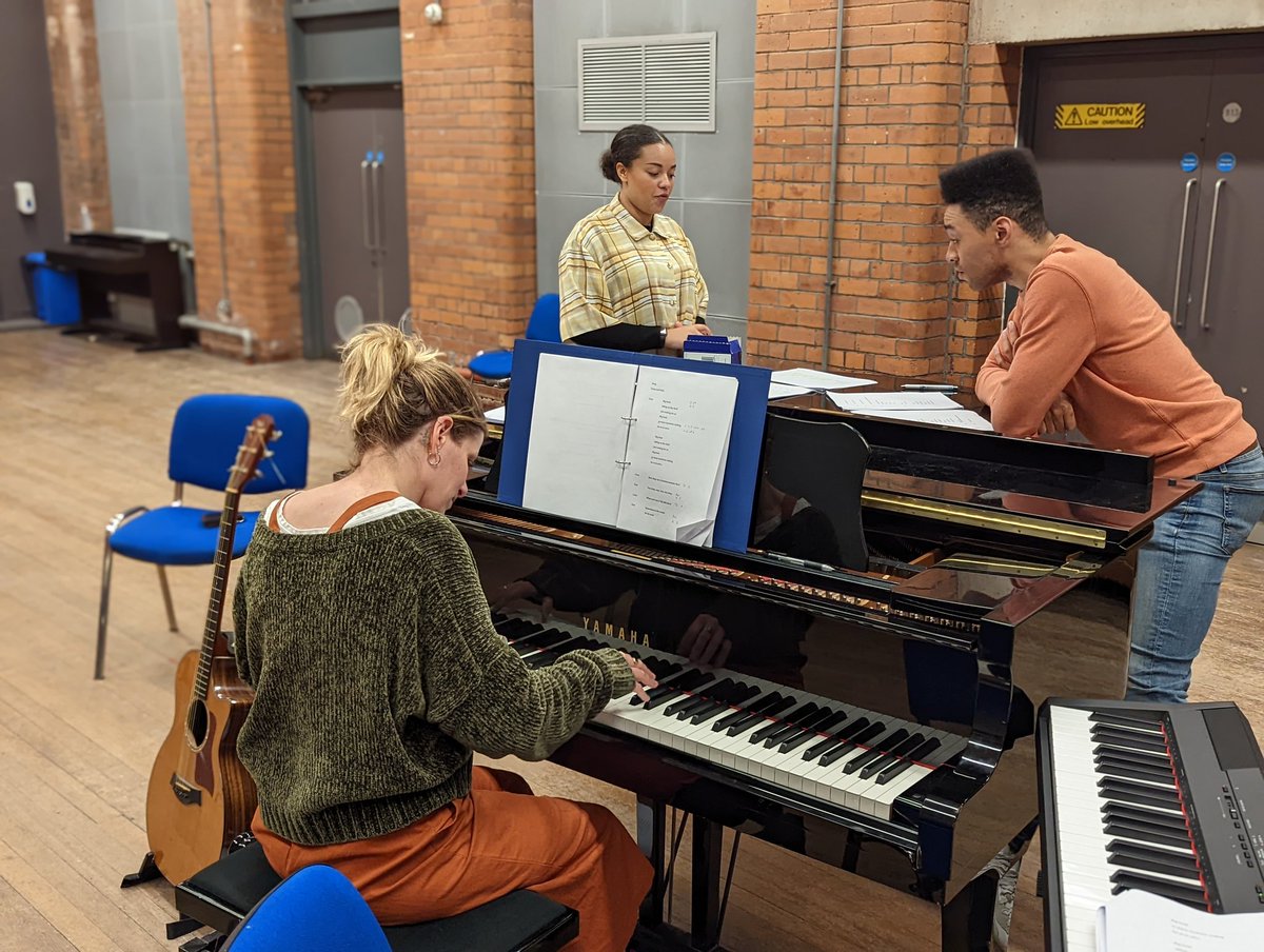 LittleSeedsMus's tweet image. The most joyful day with these 3 performers. Week 2 of our R&amp;amp;D project at @Z_arts_mcr has begun and @RobGreenMusic, @NickiDavy and @becky_sanneh are absolutely killing it. 🎶 ❤️

#lunaloveslibraryday #zarts #makingtheatre #musicaltheatre