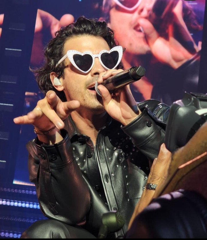 trustingjonas's tweet image. JOE JONAS E EVERYONE!!!