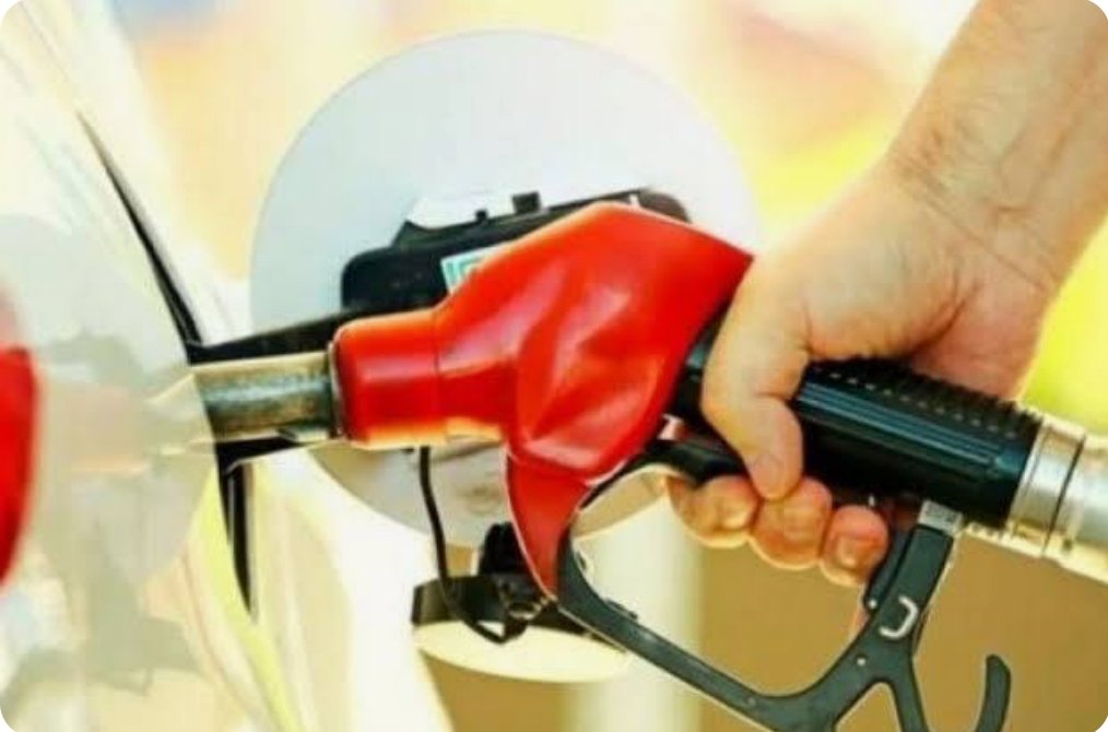 cmknet2's tweet photo. Motorine 2,60 TL'lik zam geliyor,
litresi 30 TL'yi aştı: Bu gece yarisından itibaren geçerli olacak https://t.co/rVxWJv7TsA