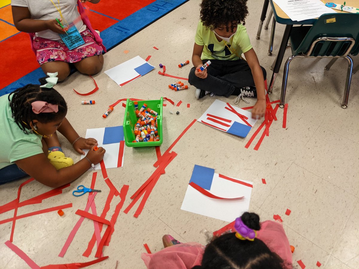 It's #OpportunityHour and Ms Scott's friends are working hard on some American flags! #intothefuture @IntotheFuture22 <a href="/TashaJ808/">Dr. LaTasha Jones</a> <a href="/RR_Sweet/">Robin Sweet, M. Ed.</a> <a href="/Jones_AISD/">Jones Primary School</a> <a href="/Magrill_AISD/">Magrill Primary School</a>