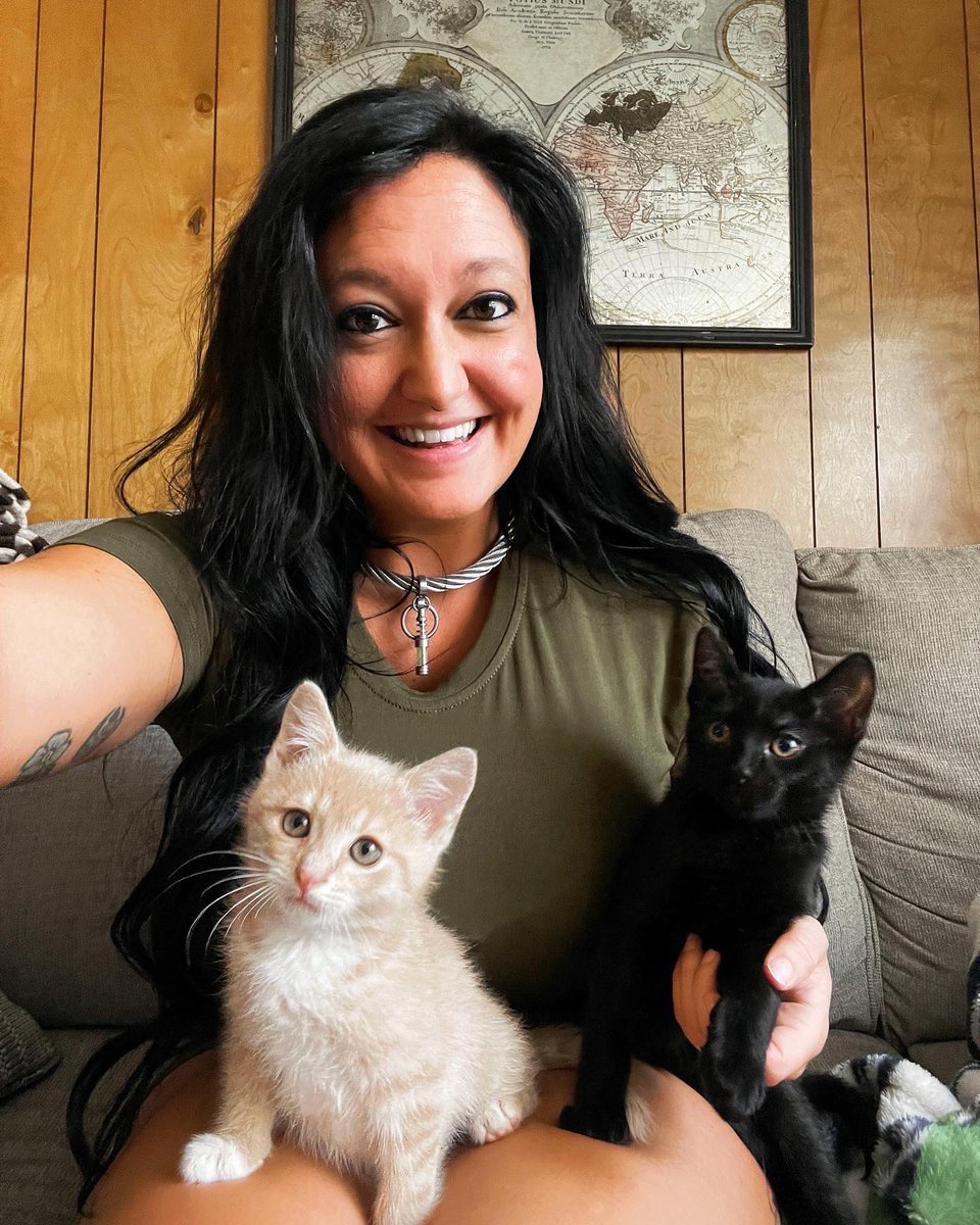 punk_delta's tweet photo. Meet Butters๐๐ฅฐ
Fizzy is warming up to him ๐
.
.
.
.
#stackedpunkprincess #fizzy #butters #lookatmykitties #meow #trouble #fluffballs https://t.co/bKzQeGxrhj