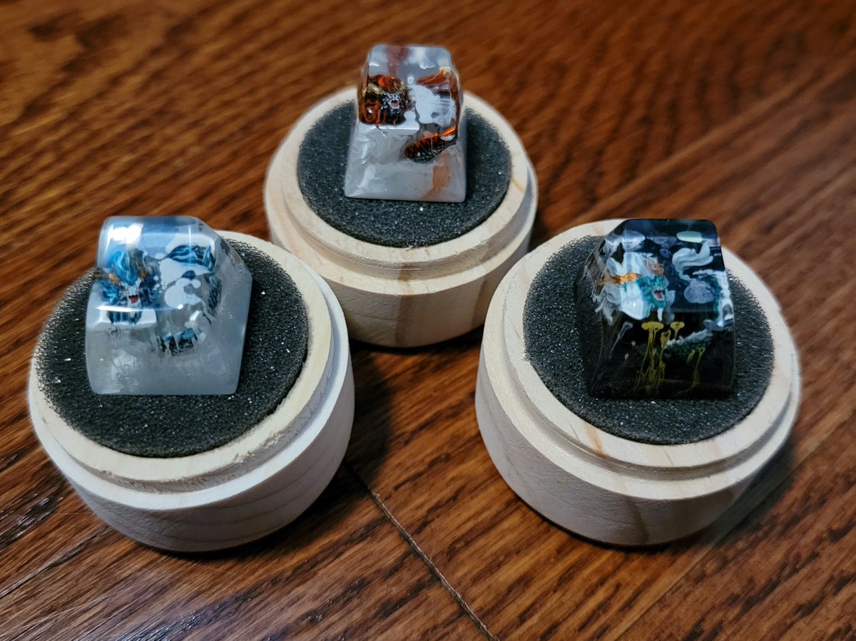 zynro's tweet photo. Some keycaps I ordered from a thousand years ago finally came in! #Jellykey may take forever to deliver, but goddamn the results are beautiful!
I order basically every set they do! https://t.co/FzBNLCRKFK