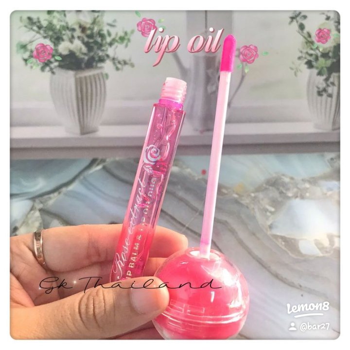 arryani27's tweet photo. Lipbalm + lipoil 19ribuan check✨
 Aaa ini kenapa kemasan nya gemoy banget sih 😭 berasa beli lolipop tapi bukan untuk dimakan 🤧 malah buat ngelembabin,menutrisi b1bir agar tetap sehat   😍
👉 https://t.co/zkZku6s2Xg
#5MenitSikatJerawat 
MAU BANGET #lipstick https://t.co/LkrZiw0qhI
