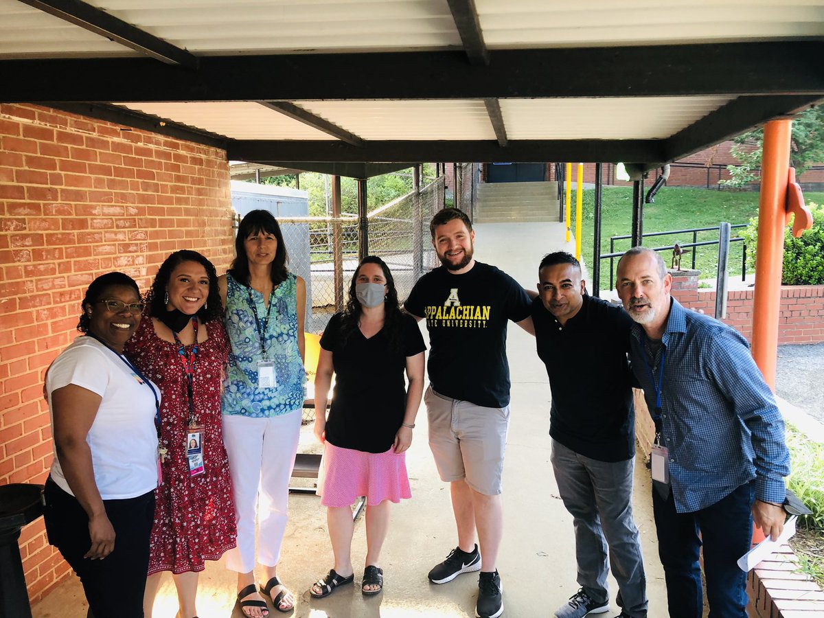 Morristeach1's tweet photo. Congratulations to @HESSPLASH for a successful first day of Summer Reading Camp! This group of dedicated and talented teachers and staff are ready grow and inspire our little readers! 📚🌱📚 @KumarSathy https://t.co/fPgiY5NzmM