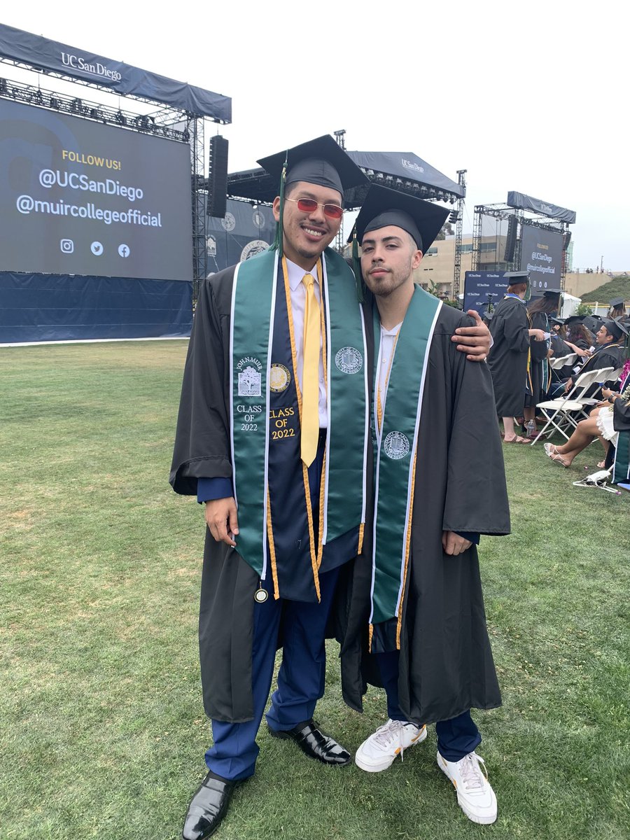 putitorafaelito's tweet photo. we did it baby👨🏻‍🎓❤️👨🏽‍🎓 https://t.co/r6mmEFiwFE