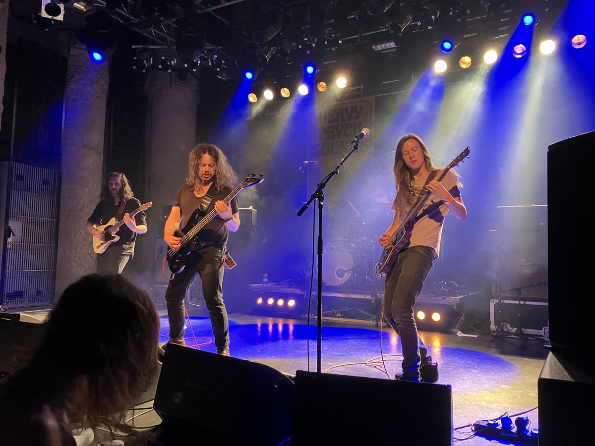 StateOfGuitars's tweet photo. Summerly Doom Over Salzburg: @HEAVYPSYCHSOUND Fest w #Oreyeon #Ryte #Tons #Komatsu #Giöbia #EcstaticVision #MondoGenerator #Hazemaze #1782 #Geezer #Duel #BlackRainbows #AcidMammoth &amp; #Elder

>> https://t.co/U5lZsghoKL

@MondoGenerator_ #stoner #heavypsychsounds #fuzz #psychedelic https://t.co/sb8rQyL3jX