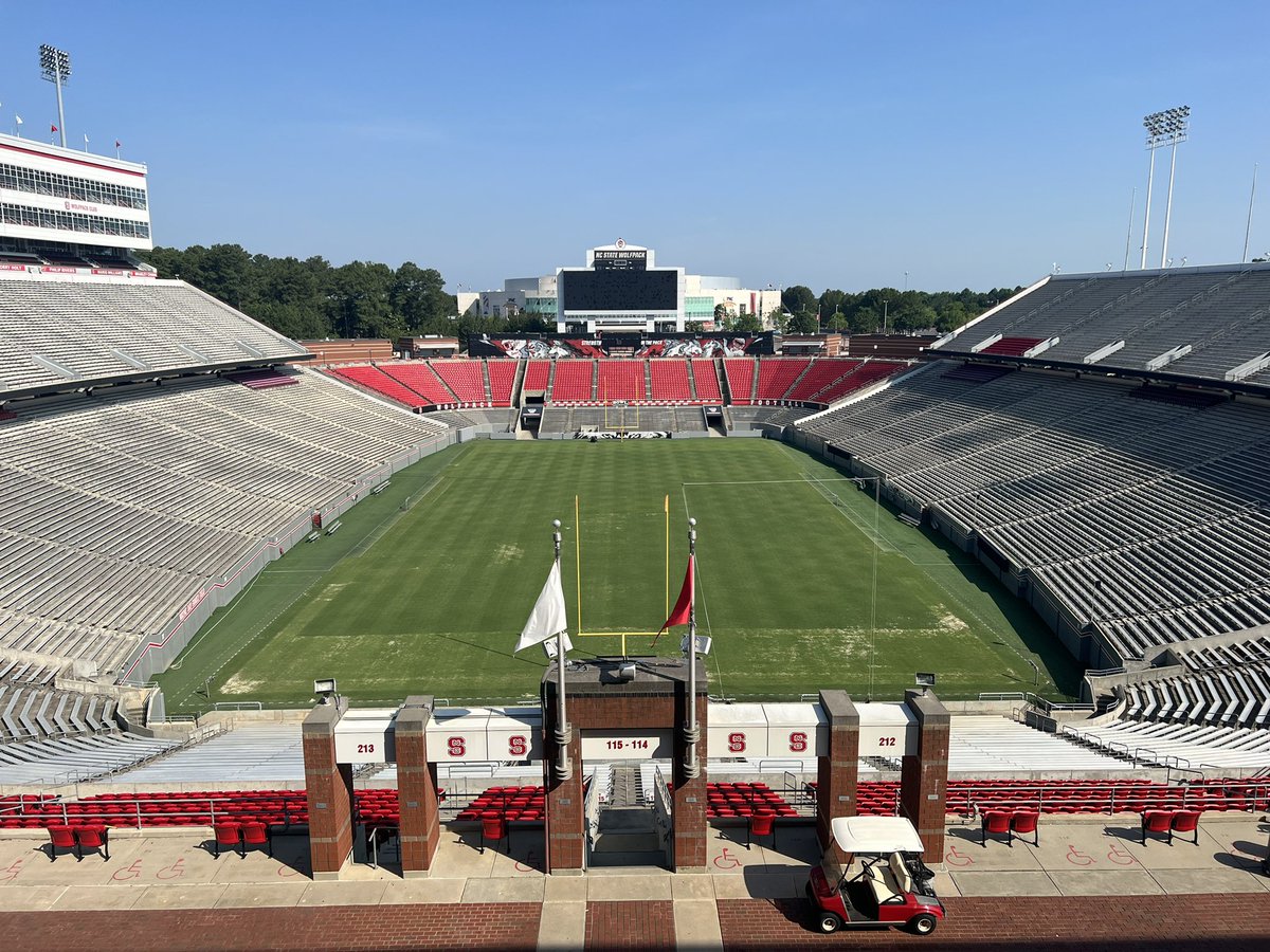 KropFBTwitr's tweet photo. Huge thanks to @PackFootball for their facilities tour today for the #lightning ⚡️ shoutout to @jokerphillips and @CoachQ___ for the hospitality!! 🐺 🐺 @StateCoachD @Henry_Trevathan @RuffinMcNeill @TimBeckFB @coachwiles @larryblustein @Andrew_Ivins @RWrightRivals @coachlu102102 https://t.co/atE2hdgysP