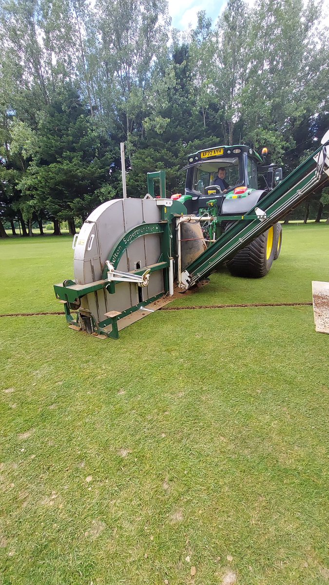 KeepingGreens88's tweet photo. Productive first day installing new drainage on our 13th fairway @BulburyWoodsGC with @SheltonDrainage https://t.co/XsB03xxaUU