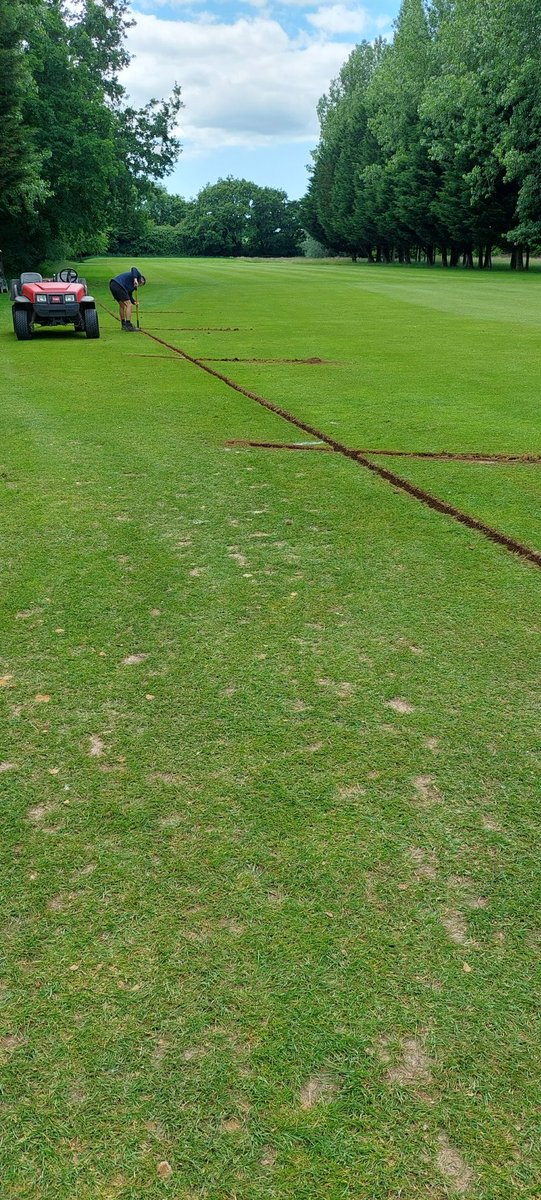 KeepingGreens88's tweet photo. Productive first day installing new drainage on our 13th fairway @BulburyWoodsGC with @SheltonDrainage https://t.co/XsB03xxaUU
