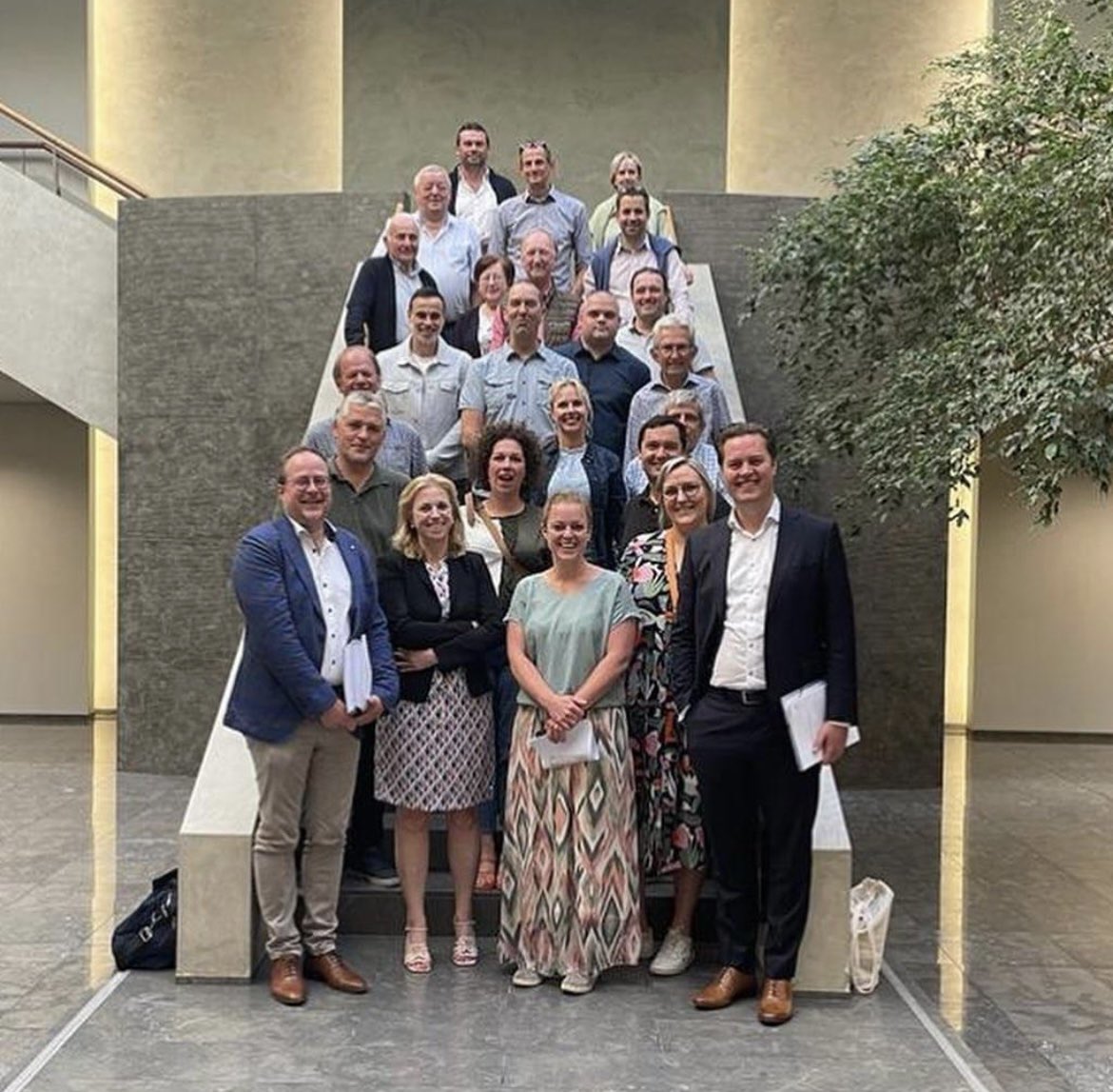 verachtertp's tweet photo. @CDenVGENK bezoekt het provinciehuis. Burgemeester @wimdries brengt lokale updates Liesbet Gabriels geeft toelichting inzake rollen vd provincieraad #genk3600 #goedbestuur #limburg
https://t.co/bBWk2oTqbm @cdenv @cdenvlimburg @VandeurzenToon @annieknagels https://t.co/VAO1xVeYjQ