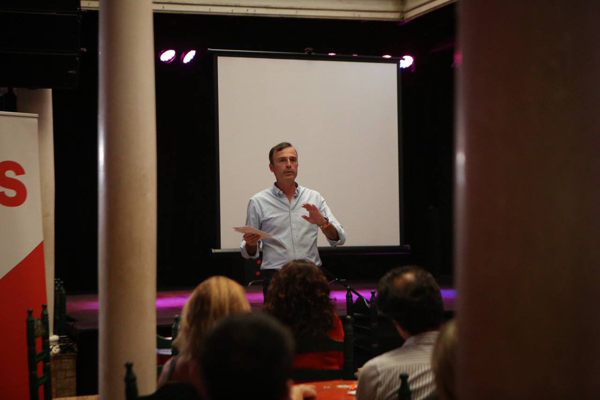 Cádiz, Jerez, San Fernando, La Línea, Sanlúcar… cada rincón de esta tierra suena a flamenco.

Hoy presentamos nuestro proyecto: Cádiz, capital mundial del flamenco, una Ruta Oficial que tenga a Jerez como su epicentro para prestigiar este arte y que sea un motor de desarrollo