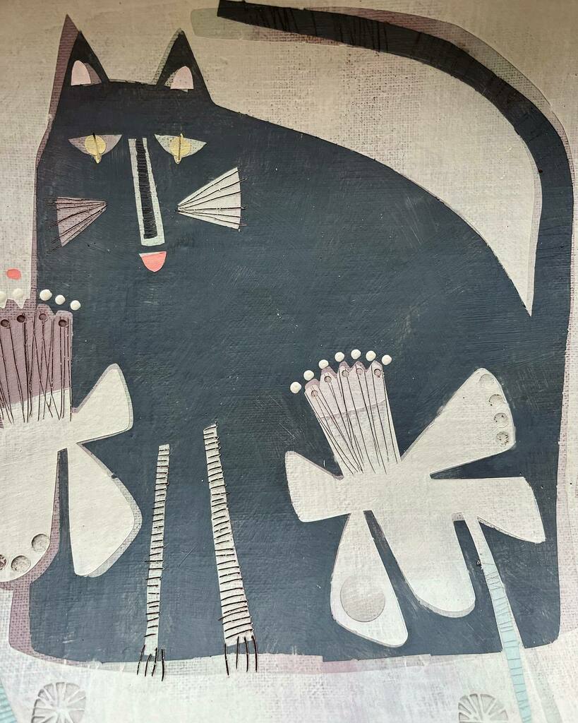 dreyworkshop's tweet photo. Happy cat enjoying the flowers. 

@hayshedgallery 
@evecampbelltextiles 

#catillustration  #potterycat #ceramics  #potteryplate #folkartpattern https://t.co/WPXU5qh4kj https://t.co/BWFysD3qlK
