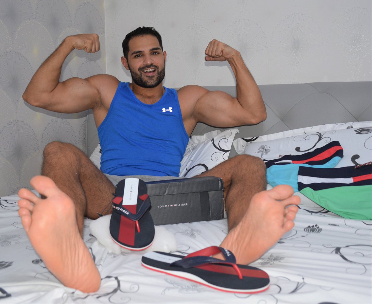 caramel_master's tweet photo. Spoil your foot cash GOD for the summer! More items in my Wishlist! SHOP FOR MY BEAUTIFUL SOLES FOOTSICK$! #findom #cashmaster #footmaster #londonmaster @BestFootMasters #footslavery #paypig #moneyslavefrance #moneyslave #soles #malefeet #flipflops #speedos #biceps #muscleslave https://t.co/Qj1ZYrhKY8
