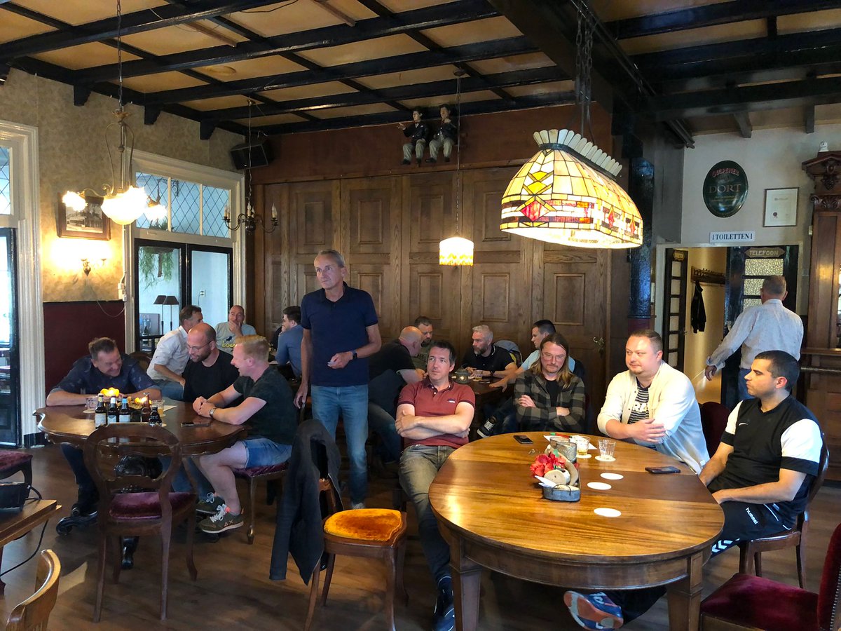 Testwerk's tweet photo. Een gezellige pubquiz met de Testwerkers. Even wat anders. Een paar biertjes moesten natuurlijk nog wel getest worden. https://t.co/ys0iMnWake