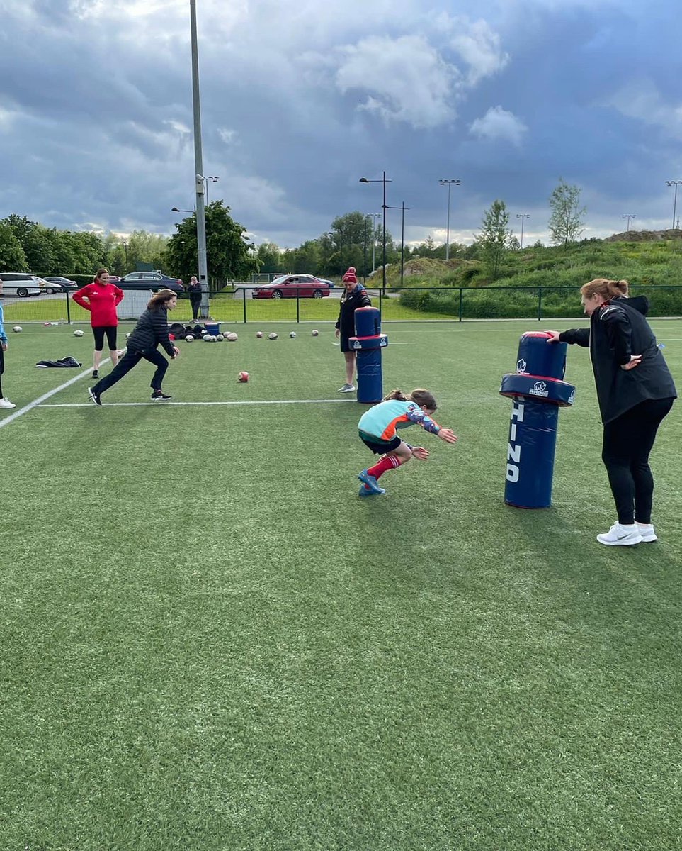 ulbohemianrfc's tweet photo. Another great Monday night for our give it a try … huge thanks to our senior players and @Munsterrugby / @MunsterWomen for coming down to help show the girls how to tackle Sarah O’Gorman @sheehan_kate &amp; @SarahQuin85 https://t.co/ULBXxI4dxB
