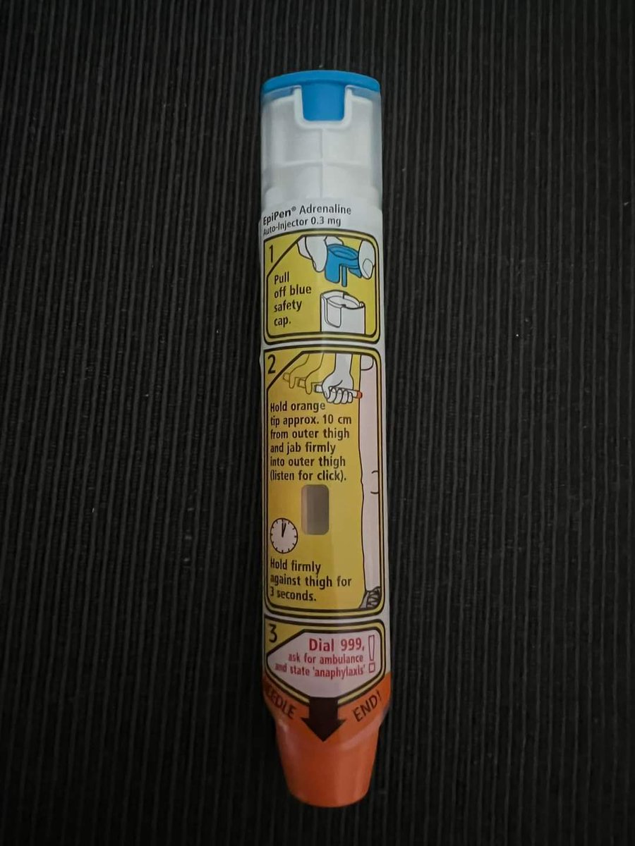 1/ This is my EpiPen, one day it might save my life but it's likely that I won't even be the one to administer it, which means I'm relying on one of you lot to stop me from dying ✌️ So I thought I'd make a post on how this bad boy works
